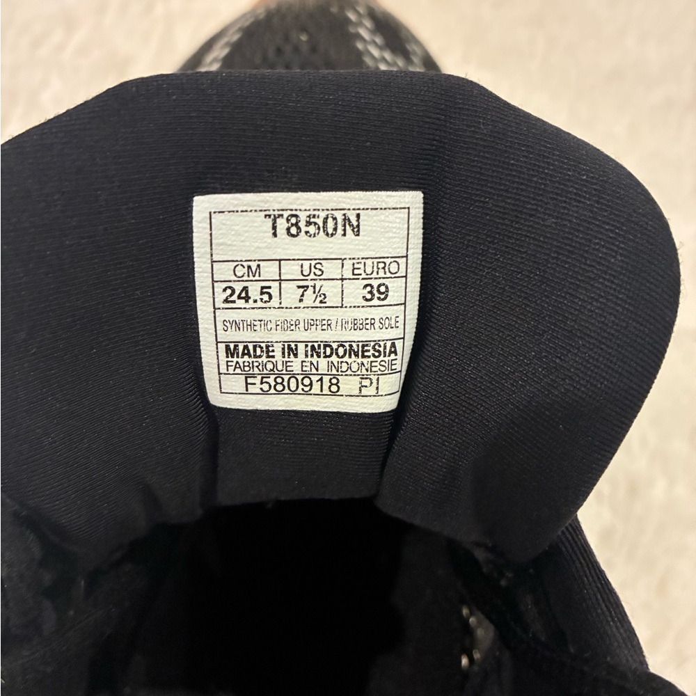 Asics Black and White Athletic Shoes with GEL Cushioning - Picture 3 of 3
